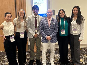 Dr. Lin, medical students, and research fellows at the AAOS meeting.