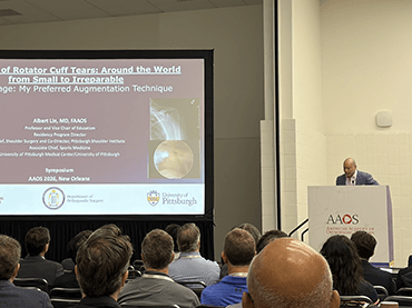 Dr. Lin presenting at the AAOS meeting.