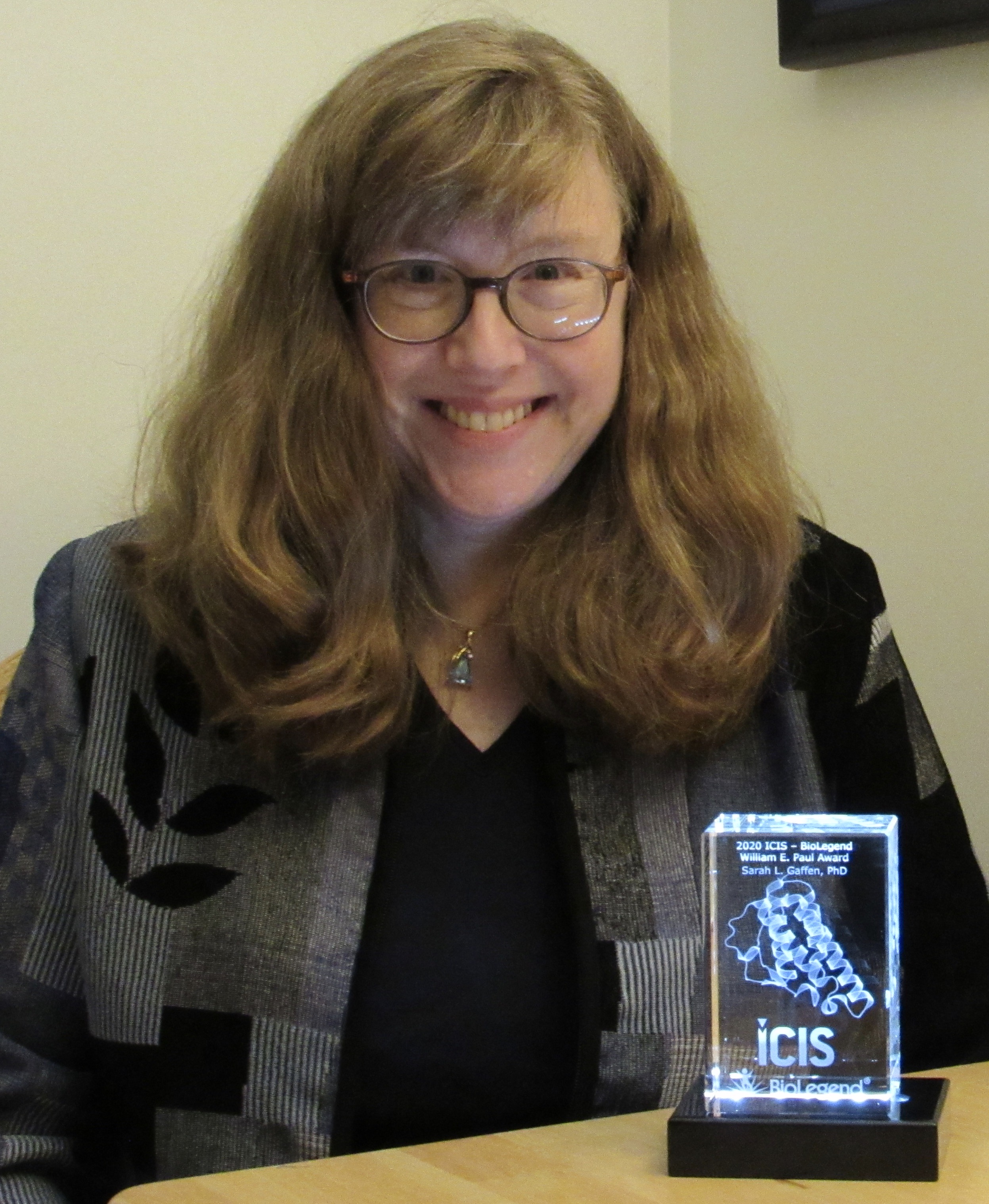 Dr. Gaffen with ICIS award