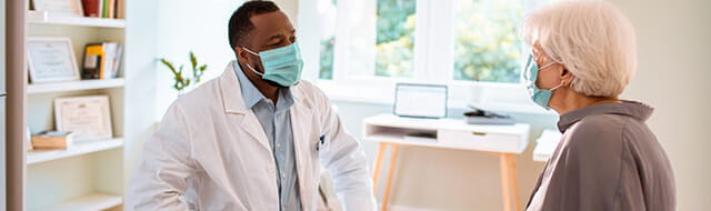 "Chemotherapy vs. Immunotherapy: What's the Difference?" article image. Image of doctor talking to patient.