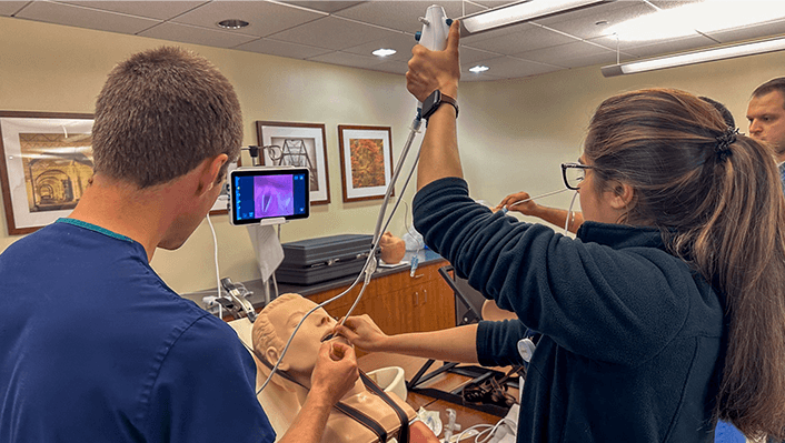 Fiberoptic intubation on procedural trainer