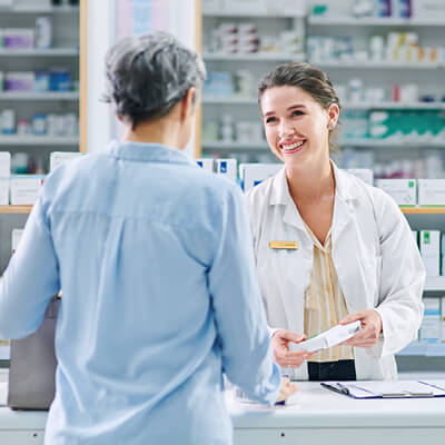 Image of pharmacist talking to patient.