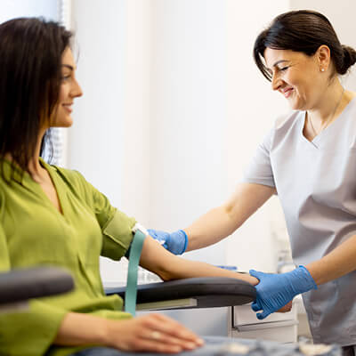 Image of phlebotomist drawing blood.