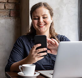 Women uses cell phone