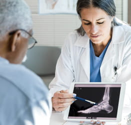Image of a doctor explaining an x-ray to a patient.