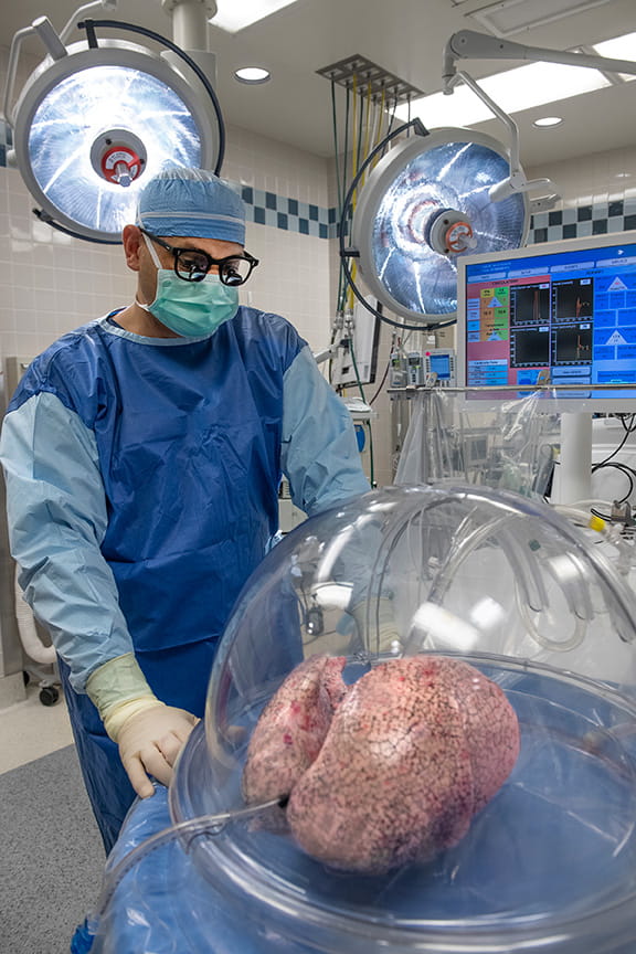 Dr. Pablo Sanchez, MD stands next lungs | UPMC Lung Transplantation Program